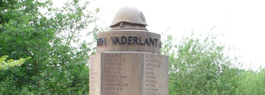 Monument bij het Militair Ereveld op de Grebbeberg